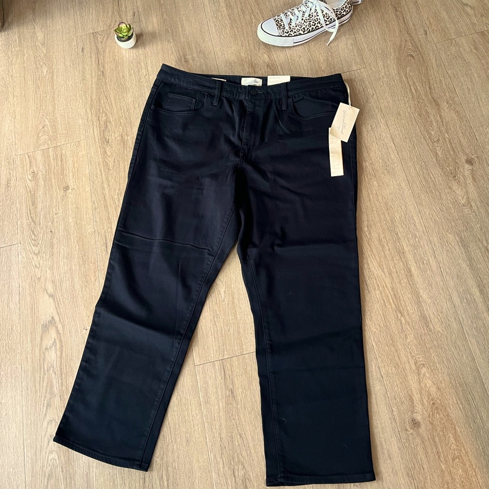 Universal Thread Black Straight Jeans Short Lenght 16 / 33 waist